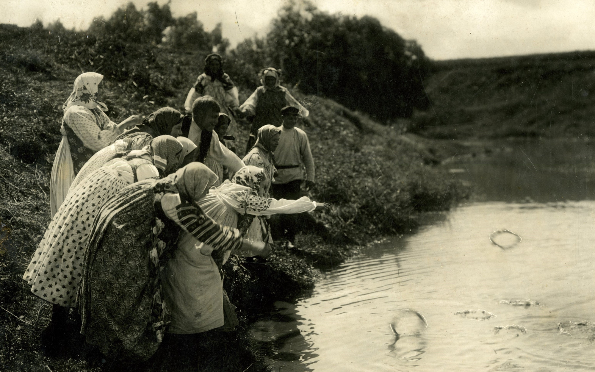 ピサロ、Two Peasant Women by Stream ピサロ、Two Peasant